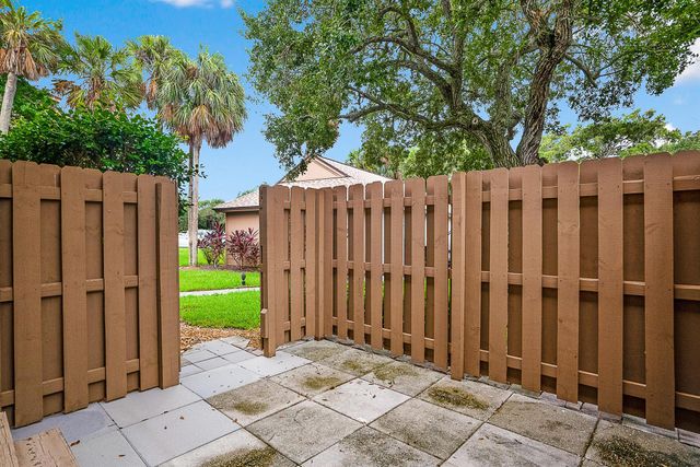 269 NE Edgewater Drive, Stuart, FL 34996