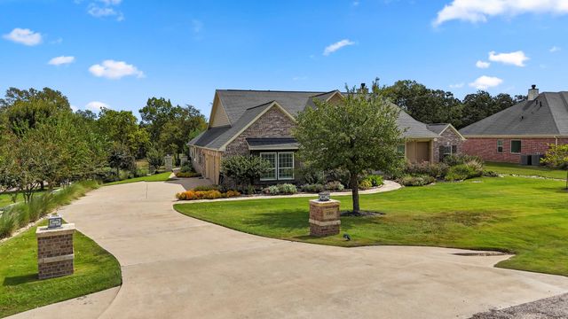 3088 Rolling Valley Ln, Brenham, TX 77833