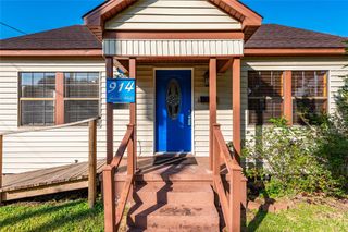 914 S Hill Street, Alvin, TX 77511