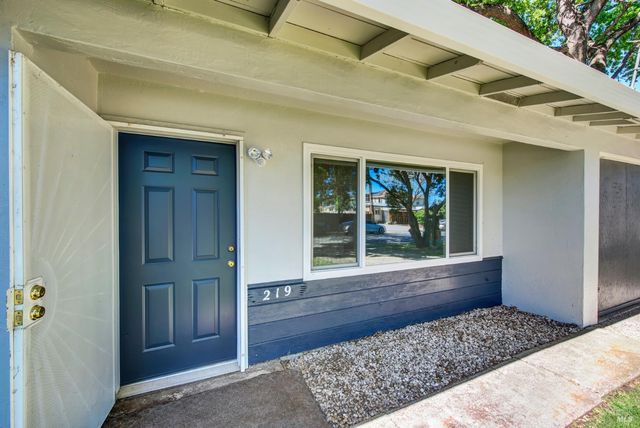 219 Hamilton Dr, Fairfield, CA 94533
