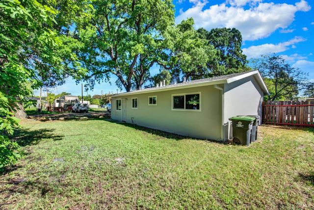 219 Hamilton Dr, Fairfield, CA 94533