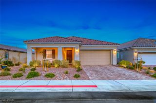 32 Tatahatso Point Street, Henderson, NV 89011