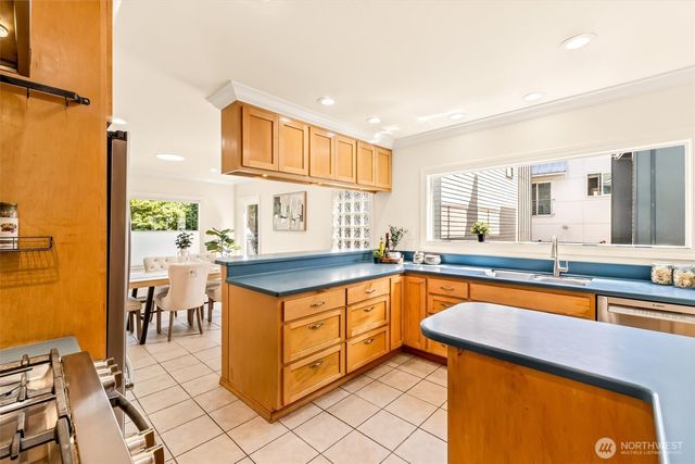 2763 59th Avenue SW, Seattle, WA 98116