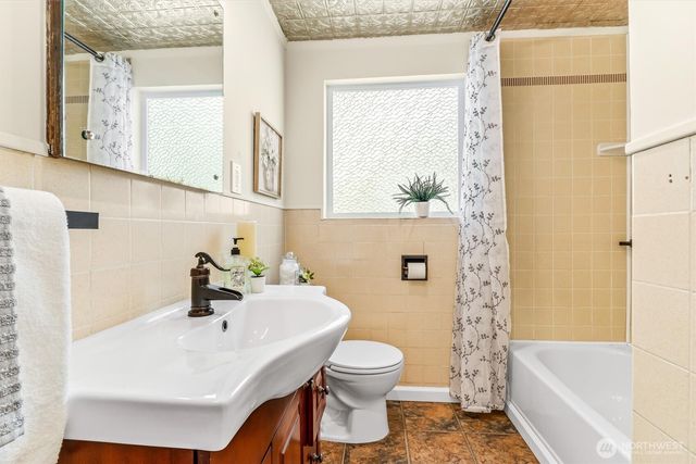 2763 59th Avenue SW, Seattle, WA 98116