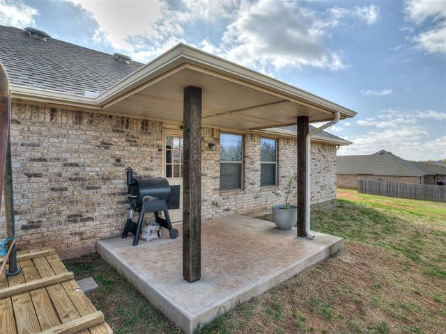 2204 County Street 2976, Blanchard, OK 73010