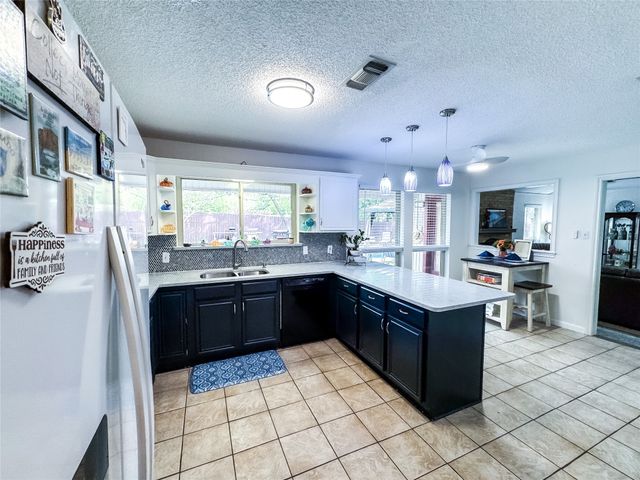 4805 Bonneville Drive, Arlington, TX 76016