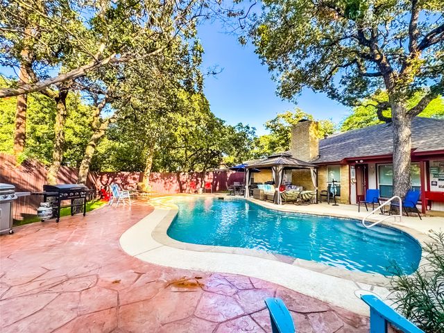 4805 Bonneville Drive, Arlington, TX 76016