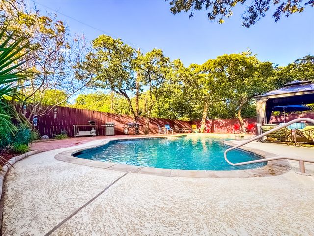 4805 Bonneville Drive, Arlington, TX 76016