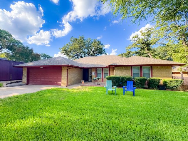 4805 Bonneville Drive, Arlington, TX 76016