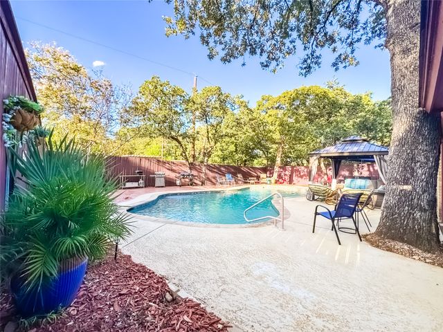 4805 Bonneville Drive, Arlington, TX 76016