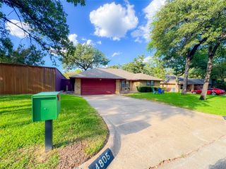 4805 Bonneville Drive, Arlington, TX 76016