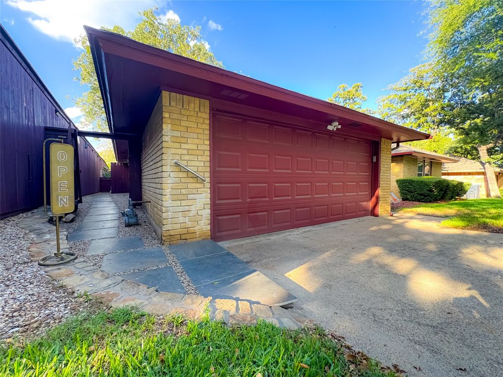 4805 Bonneville Drive, Arlington, TX 76016 — photo 5