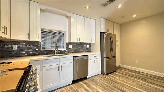 8450 NW 26th St, Sunrise, FL 33322