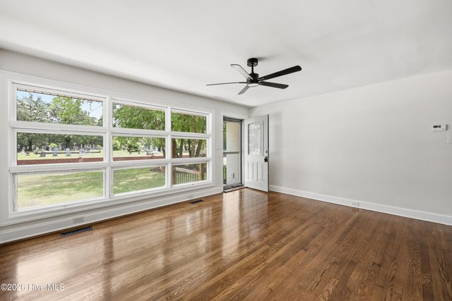 3222 North Contentnea Street, Farmville, NC 27828