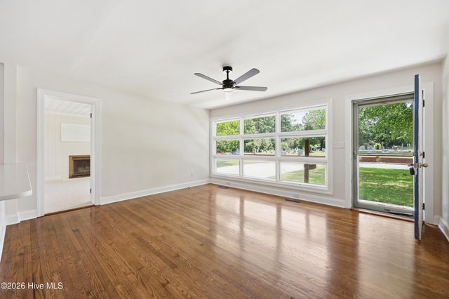 3222 North Contentnea Street, Farmville, NC 27828