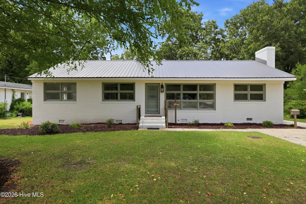 3222 North Contentnea Street, Farmville, NC 27828