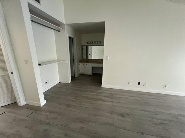 211 NW 45TH AV, Deerfield Beach, FL 33442