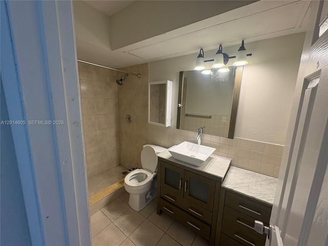 651 NW 42nd Ct 214, Deerfield Beach, FL 33064