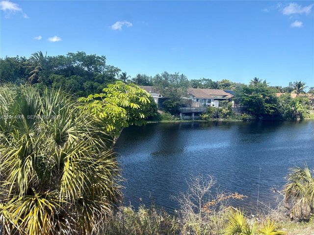 651 NW 42nd Ct 214, Deerfield Beach, FL 33064