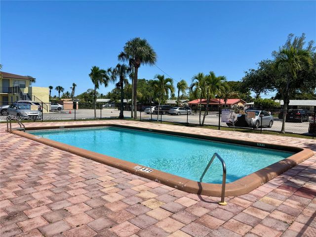 651 NW 42nd Ct 214, Deerfield Beach, FL 33064