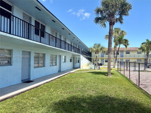 651 NW 42nd Ct 214, Deerfield Beach, FL 33064
