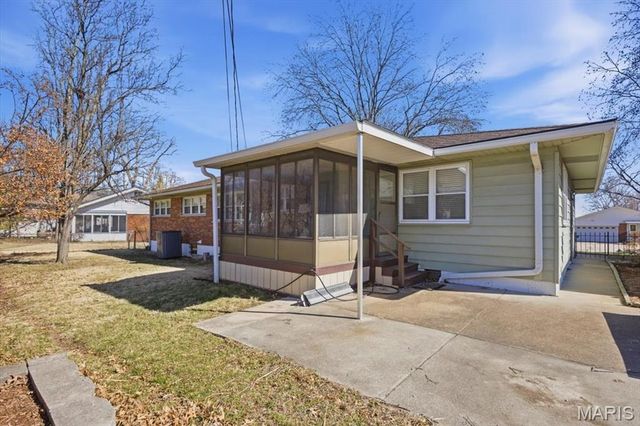 6123 Savio Drive, Affton, MO 63123