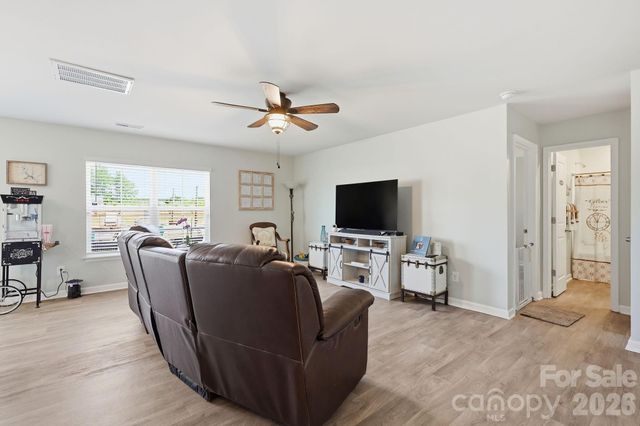 1276 Hickory Point Drive, Lexington, NC 27292