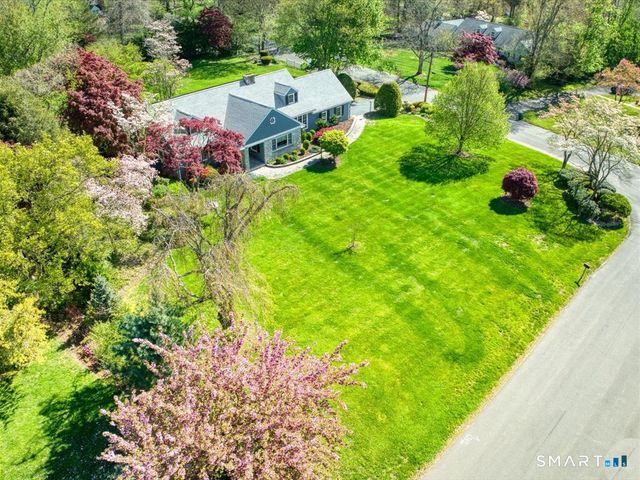 94 Fennbrook Drive, Hamden, CT 06517