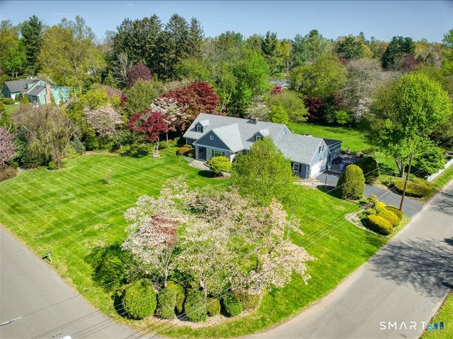 94 Fennbrook Drive, Hamden, CT 06517