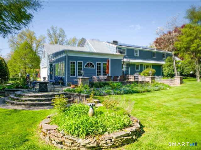 94 Fennbrook Drive, Hamden, CT 06517