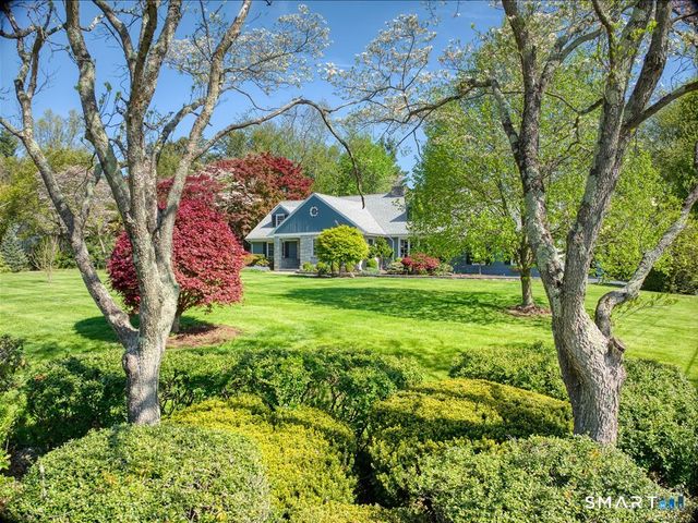94 Fennbrook Drive, Hamden, CT 06517