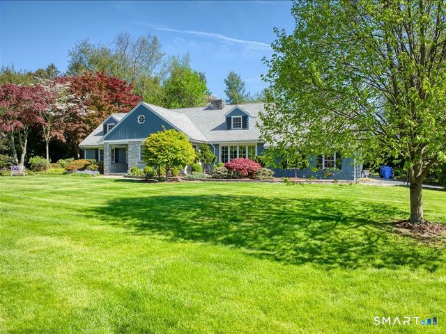94 Fennbrook Drive, Hamden, CT 06517