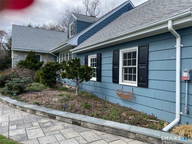94 Fennbrook Drive, Hamden, CT 06517