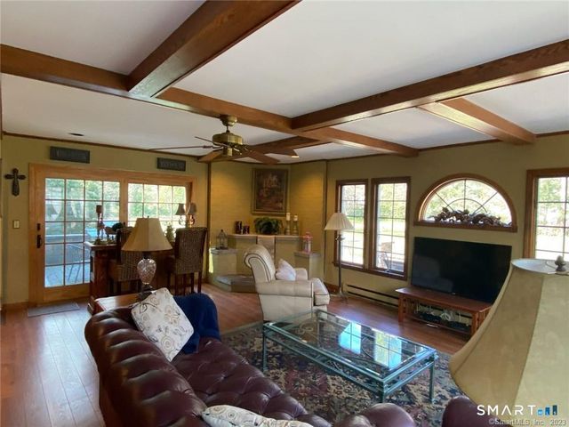 94 Fennbrook Drive, Hamden, CT 06517