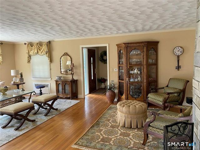 94 Fennbrook Drive, Hamden, CT 06517