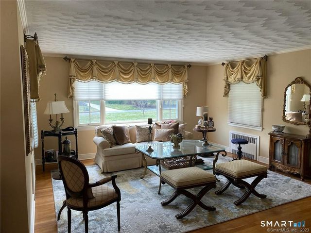 94 Fennbrook Drive, Hamden, CT 06517