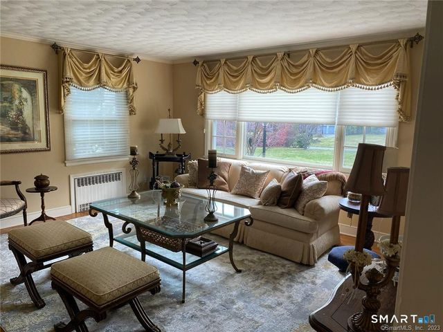 94 Fennbrook Drive, Hamden, CT 06517