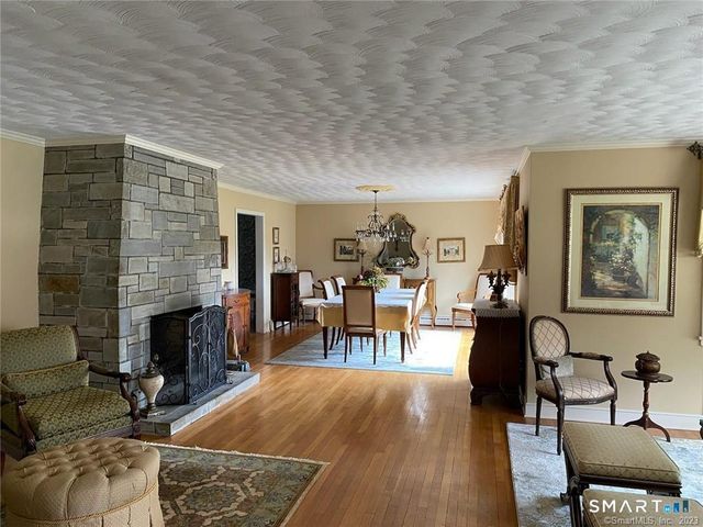 94 Fennbrook Drive, Hamden, CT 06517