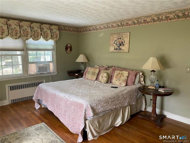 94 Fennbrook Drive, Hamden, CT 06517