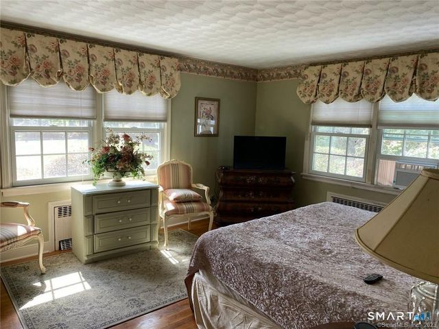 94 Fennbrook Drive, Hamden, CT 06517
