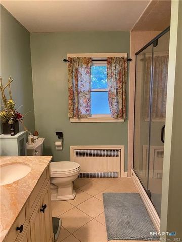94 Fennbrook Drive, Hamden, CT 06517