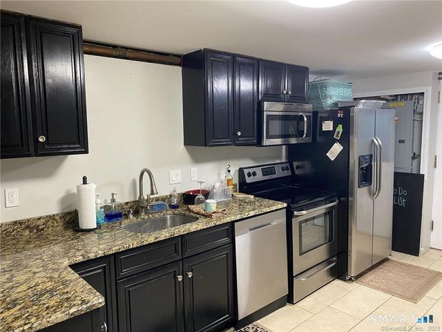 94 Fennbrook Drive, Hamden, CT 06517