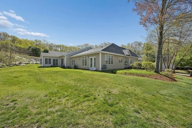 26 Summerfield Dr 17, Grafton, MA 01560