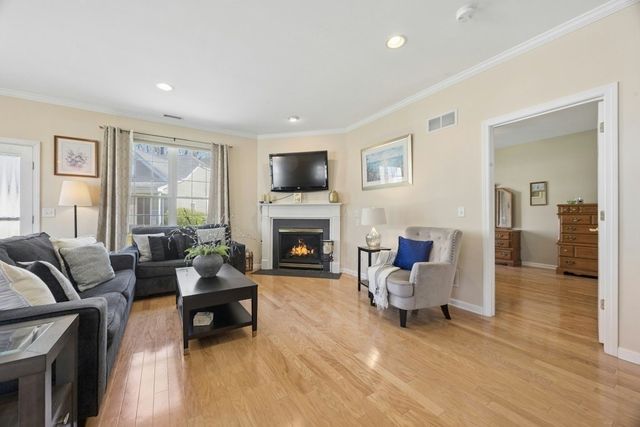 26 Summerfield Dr 17, Grafton, MA 01560