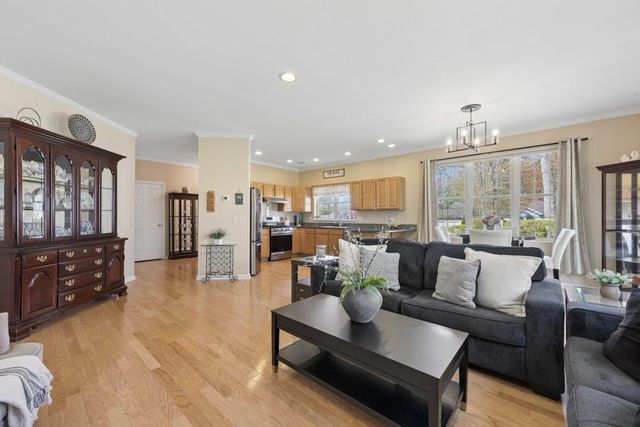 26 Summerfield Dr 17, Grafton, MA 01560