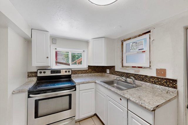 907 Edith Boulevard SE, Albuquerque, NM 87102