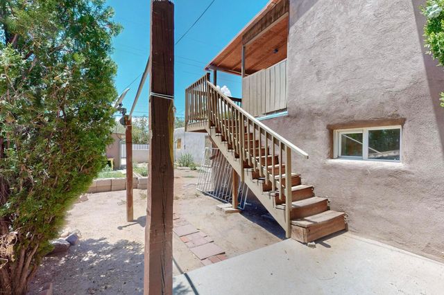 907 Edith Boulevard SE, Albuquerque, NM 87102