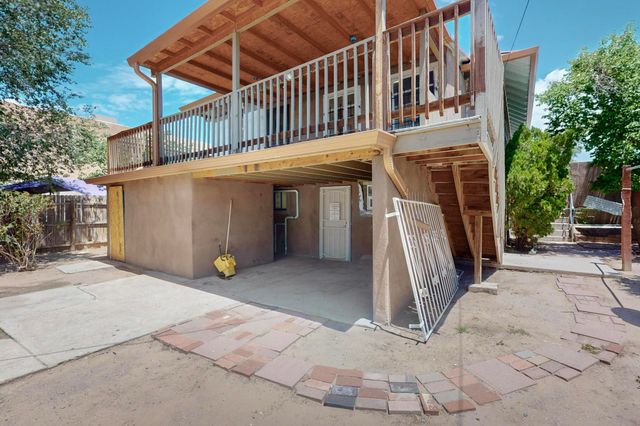 907 Edith Boulevard SE, Albuquerque, NM 87102