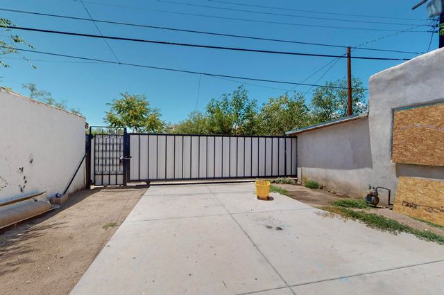 907 Edith Boulevard SE, Albuquerque, NM 87102