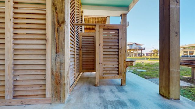 1815 Redfish Lane, Crystal Beach, TX 77650